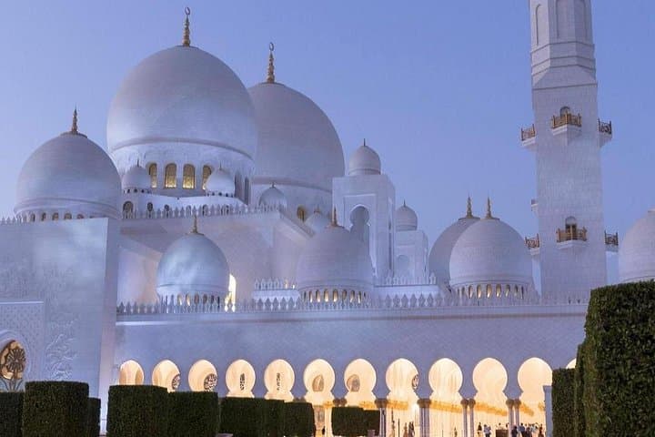 Full-Day Abu Dhabi City and Ferrari World Tour: Sheikh Zayed, Corniche & Formula Rossa photo 2