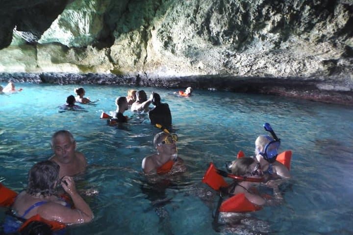 Rick's Cafe Sunset Cruise and Snorkelling in Negril — Snorkel Reefs, Sail to Rick's & Watch Cliff Jumps photo 4