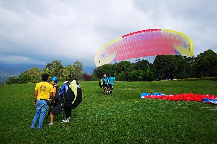 Tandem Paragliding Over Bucaramanga: Private Flight Above the Valley photo 2