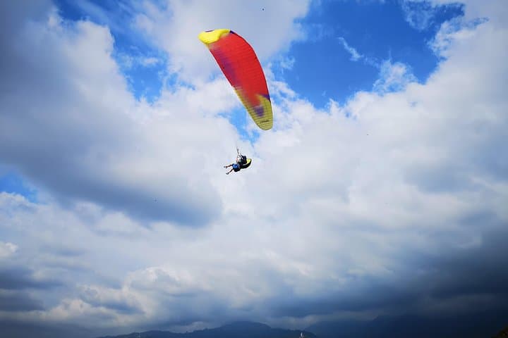 Tandem Paragliding Over Bucaramanga: Private Flight Above the Valley photo 3