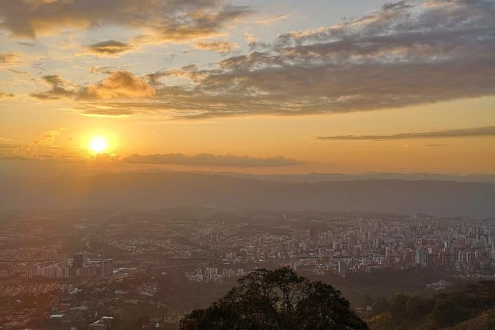 Bucaramanga Viewpoints Hike: Cabecera del Llano to La Niebla photo 2