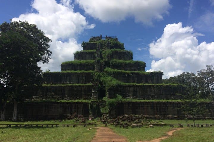 Koh Ker and Beng Mealea Day Tour from Siem Reap — Pyramid Temple & Jungle Ruins