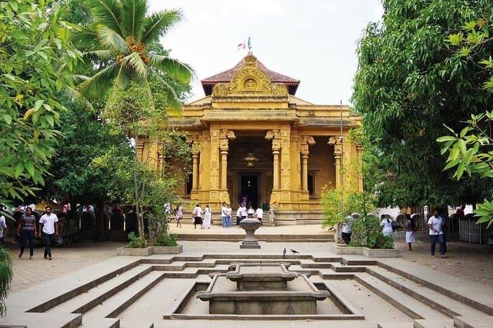 Colombo Buddhist Legend Shore Excursion: Colombo Port City Tour