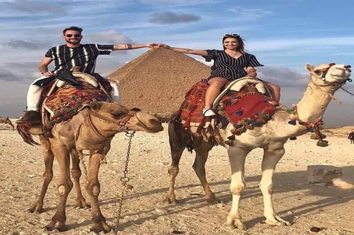 Giza Pyramids and River Nile: Private Day Tour with Felucca Ride from Cairo