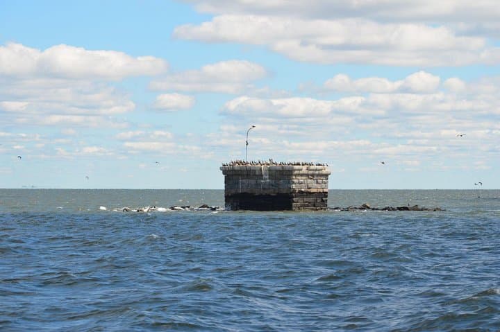 Grand Lighthouse Tour from Cape May — Delaware Bay Offshore Lighthouse Cruise photo 6