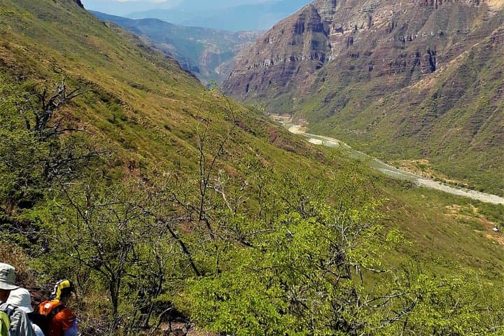 Chicamocha Canyon Trek: La Mojarra to Los Santos Private Hiking Tour