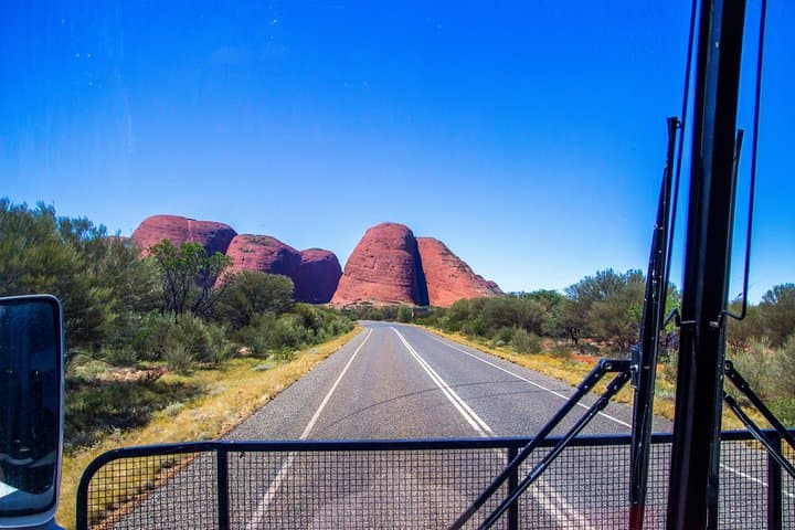 Sunset at Uluru: Ayers Rock Day Trip from Alice Springs with Sunset BBQ photo 4