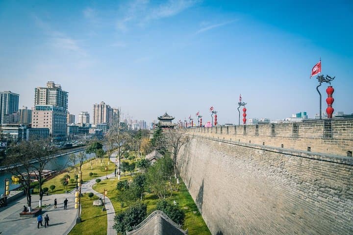 4-Day Xi'an Cultural & Huashan Adventure: Terracotta Warriors, City Wall & North Peak photo 4