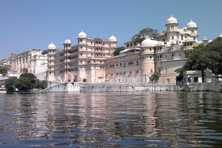 Udaipur Local Tour with Private Boat Ride on Lake Pichola