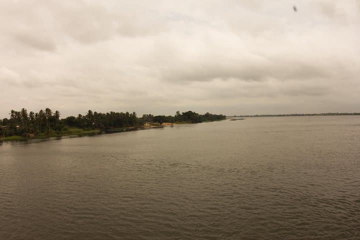 Akosombo & Beads Factory Tour — Lake Volta Dam Visit and Krobo Beads Workshop photo 4