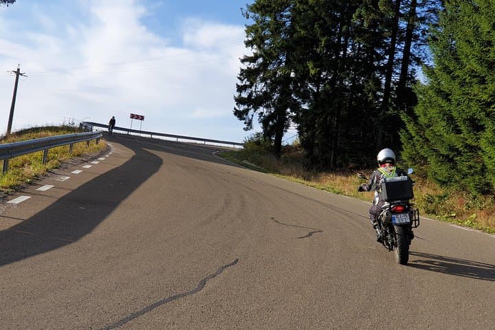 Transylvania on Two Wheels: 650cc Motorbike Rental from Turda photo 3