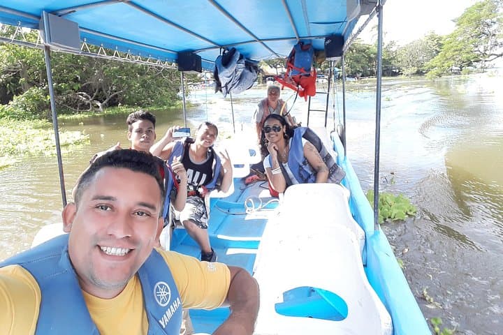 Granada Full-Day: Lake Islets Boat, Colonial Walk, Catarina Lookout & Masaya Lava photo 4