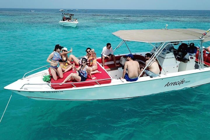 Private Luxury Boat Tour to the Rosario Islands from Cartagena