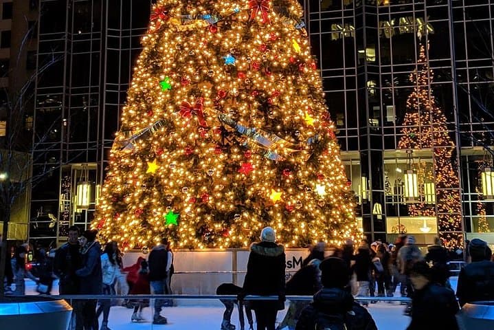 Pittsburgh Holiday Lights Walking Tour: Downtown Evening Walk, Ice Rink & Market photo 1