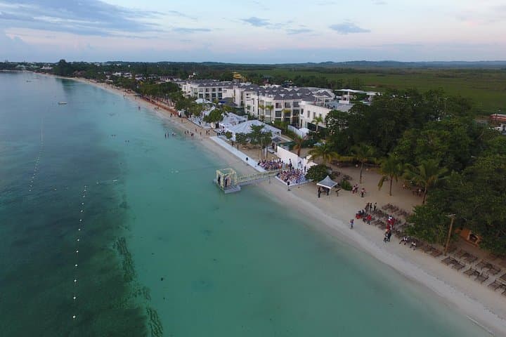 Explore Negril: 7 Mile Beach and Rick's Café Adventure