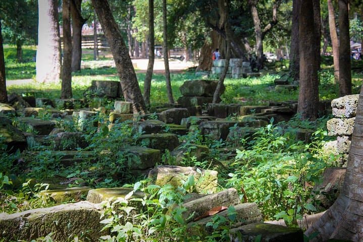 Full-Day Phnom Kulen Waterfall & Kompong Pluk Floating Village: Waterfalls, Linga and Sunset photo 2