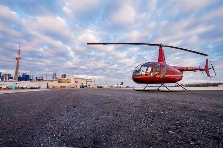 Toronto from Above: Romantic Private Helicopter Helicopter Tour for Two photo 3