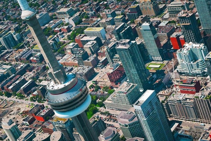 Toronto from Above: Romantic Private Helicopter Helicopter Tour for Two photo 5