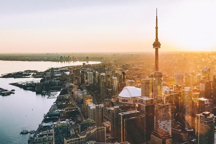 Toronto from Above: Romantic Private Helicopter Helicopter Tour for Two photo 6
