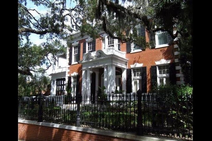 Savannah Stroll: 90-Minute Guided Historic Walking Tour of Savannah's Squares photo 3