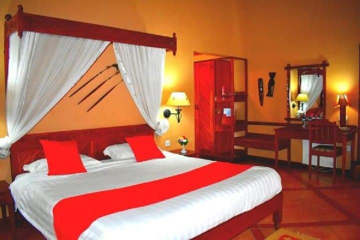 4-Day Lodge Safari: Lake Nakuru & Masai Mara Wildlife Tour from Nairobi photo 1