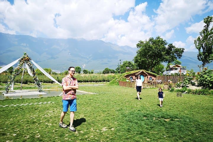 Dali Essentials: Erhai Lake, Three Pagodas & Dali Ancient Town Private Day Tour photo 3