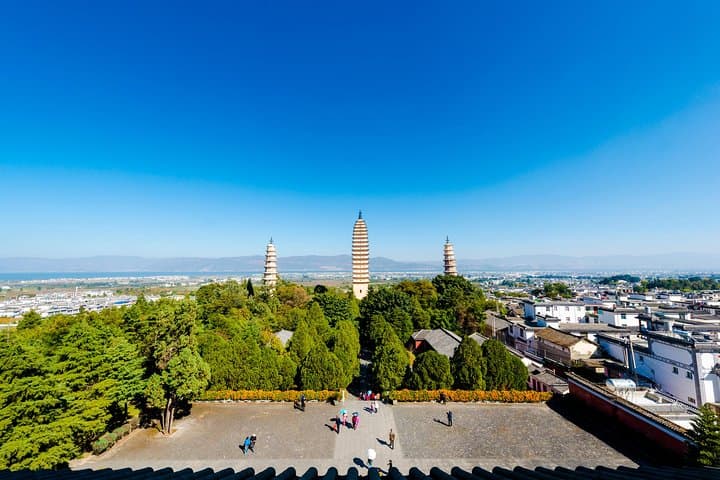 Dali Essentials: Erhai Lake, Three Pagodas & Dali Ancient Town Private Day Tour photo 2