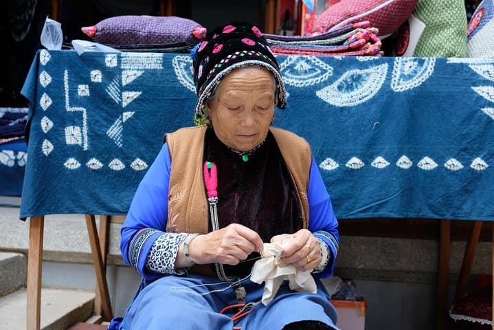 Dali Essentials: Erhai Lake, Three Pagodas & Dali Ancient Town Private Day Tour photo 4