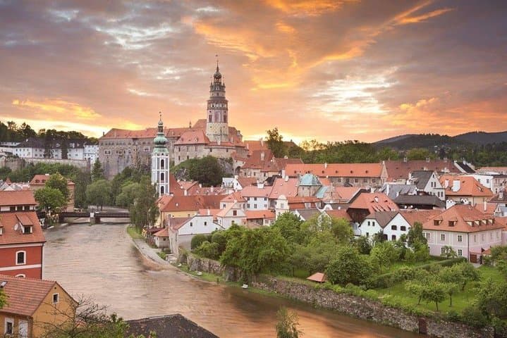 Private One-Way Sightseeing Transfer: Prague to Vilshofen via Český Krumlov (UNESCO)