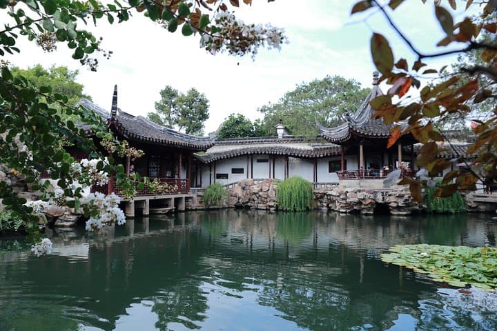 Private Suzhou Day Tour: Master-of-Nets Garden, Suzhou Museum & Tongli Cruise