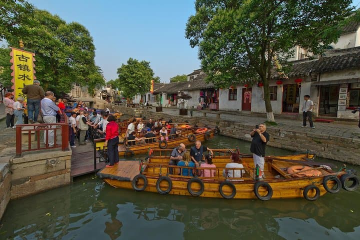 Private Suzhou Day Tour: Master-of-Nets Garden, Suzhou Museum & Tongli Cruise photo 4