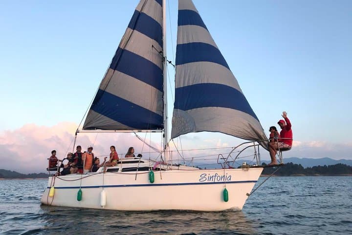 Sail Guatapé: 3-Hour Private Sailing Experience on El Peñol Reservoir