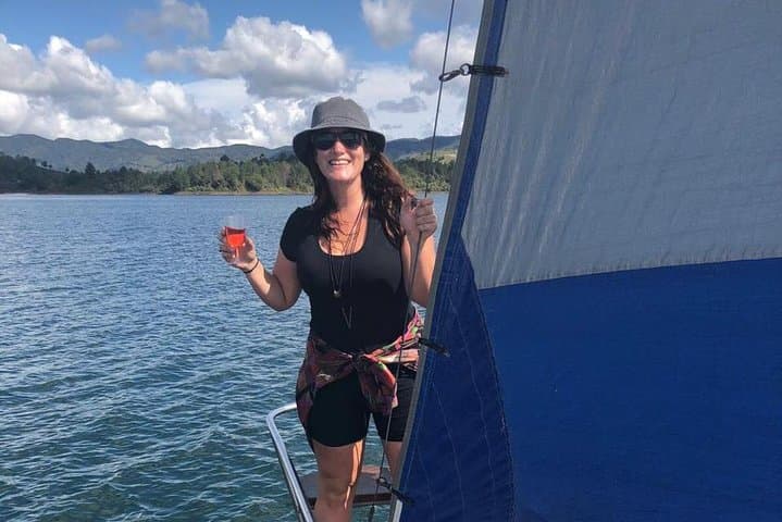 Sail Guatapé: 3-Hour Private Sailing Experience on El Peñol Reservoir photo 4