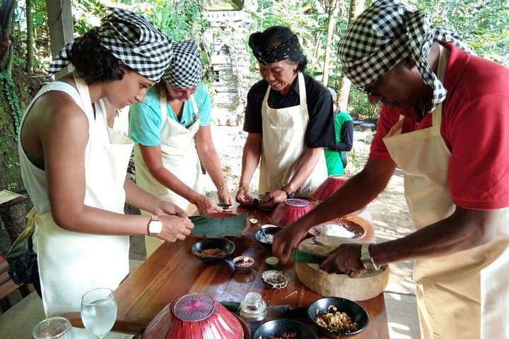 Sidemen Cooking Class: Balinese Market-to-Table Village Experience