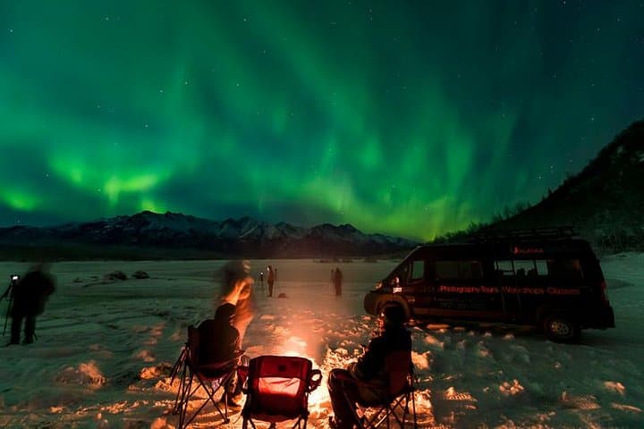 Anchorage Northern Lights Photo Tour: Chasing Aurora from City Overlooks to Hatcher Pass