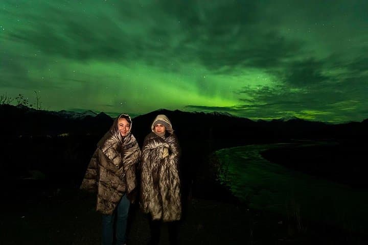 Anchorage Northern Lights Photo Tour: Chasing Aurora from City Overlooks to Hatcher Pass photo 3