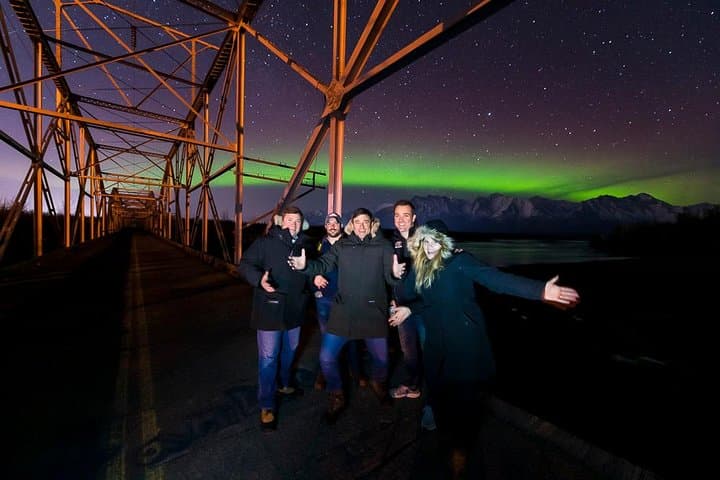Anchorage Northern Lights Photo Tour: Chasing Aurora from City Overlooks to Hatcher Pass photo 4