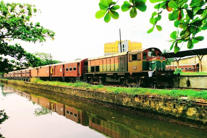 10-Day Sri Lanka Local Tour: Kandy, Ella Train, Safari & Whale Watching photo 1