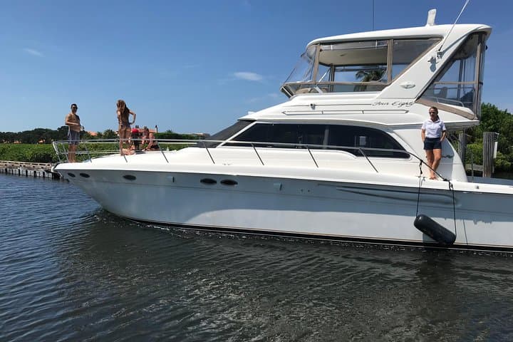Private Yacht Cruise in Jupiter: Sun, Sandbars & Lighthouse Views photo 3