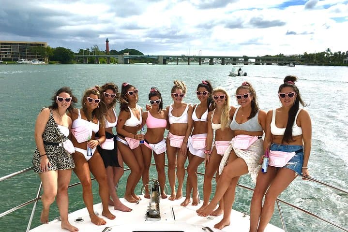 Private Yacht Cruise in Jupiter: Sun, Sandbars & Lighthouse Views photo 2