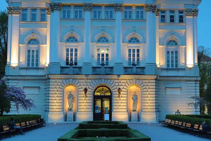 Private Transfer Prague to Warsaw with 2-Hour Sightseeing Stops photo 4