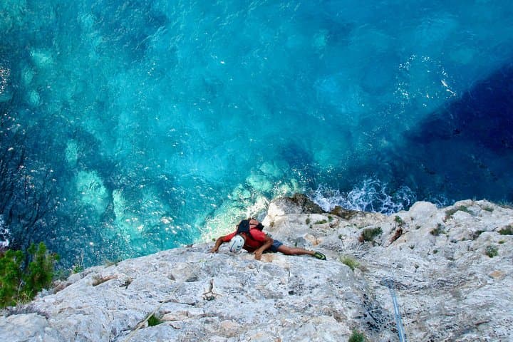 Climb Pedra Longa: Via Lunga Multipitch on Sardinia's Baunei Coast