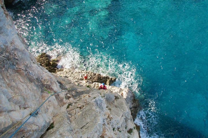 Climb Pedra Longa: Via Lunga Multipitch on Sardinia's Baunei Coast photo 3