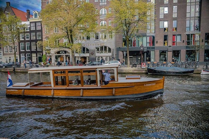 90-Minute Leemstar Electric Canal Cruise in Amsterdam — Small-Group Guided Tour photo 4