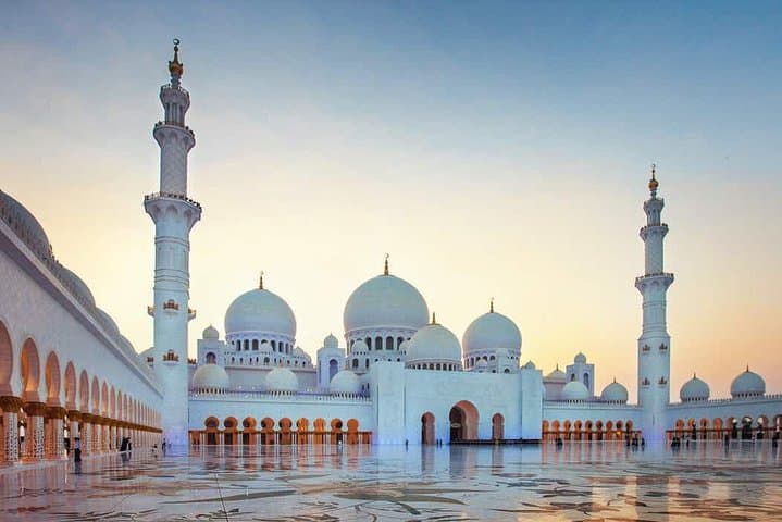 Abu Dhabi City Tour: Sheikh Zayed Mosque, Corniche & Yas Island Day Trip