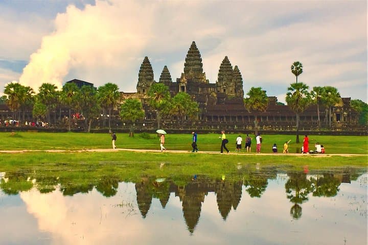 Private Angkor Wat Temple Tour from Siem Reap — Angkor Wat, Angkor Thom, Ta Prohm & Banteay Srei photo 6