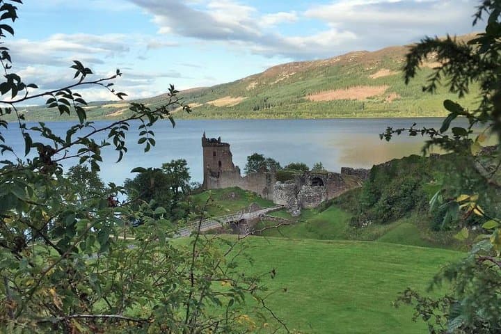 Urquhart Castle, Culloden & Clava Cairns: Loch Ness Day Tour from Invergordon