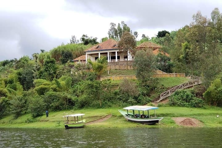 4-Day Rwanda Eco Tour: Rainforests, Twin Lakes & Community Immersion photo 2