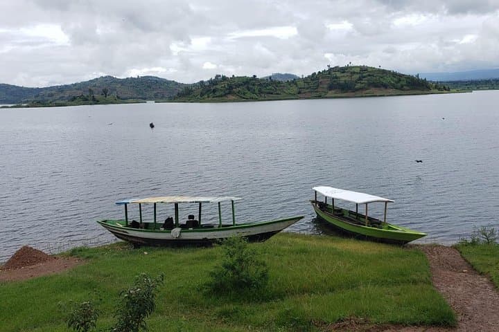 4-Day Rwanda Eco Tour: Rainforests, Twin Lakes & Community Immersion