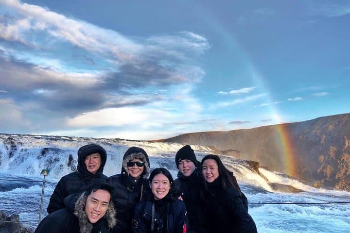 Private Luxury Golden Circle Tour: Gullfoss, Geysir & Þingvellir in One Day photo 4